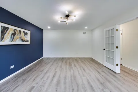 $649,000 | 8 Hampton Court, Mundelein, IL 60060