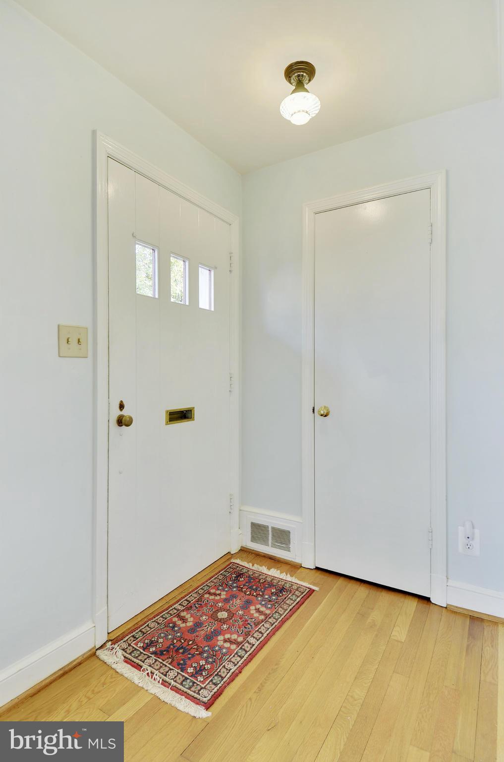 4720 Edgefield Road Bethesda, MD 20814 - Photo 2 of 26 Entry