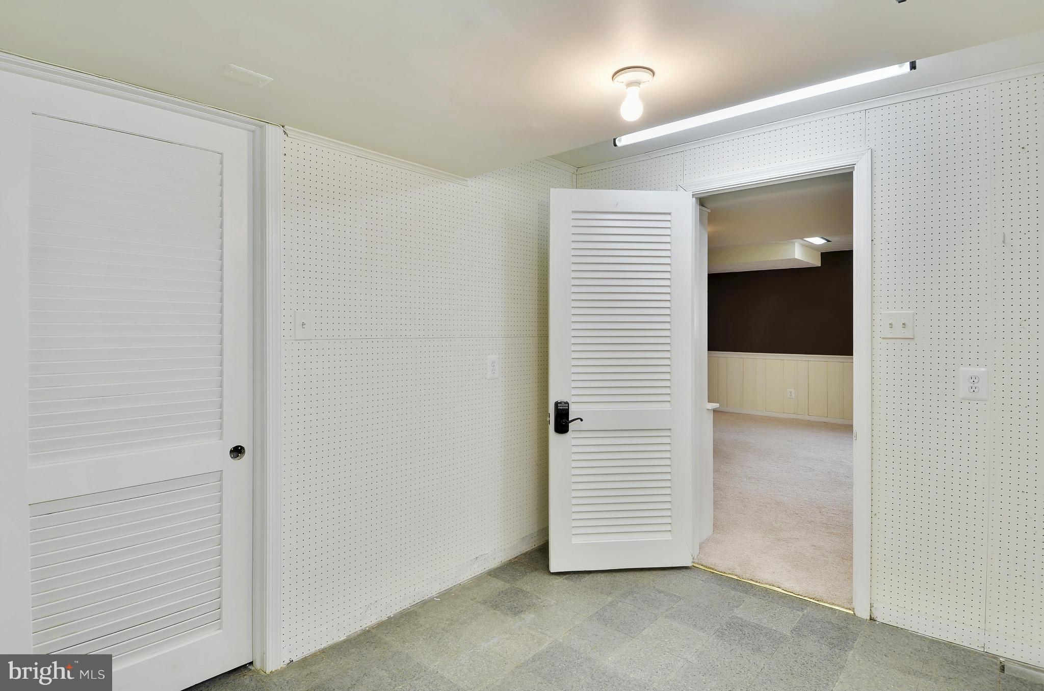 4720 Edgefield Road Bethesda, MD 20814 - Photo 25 of 26 Lower Level - Walk In Closet