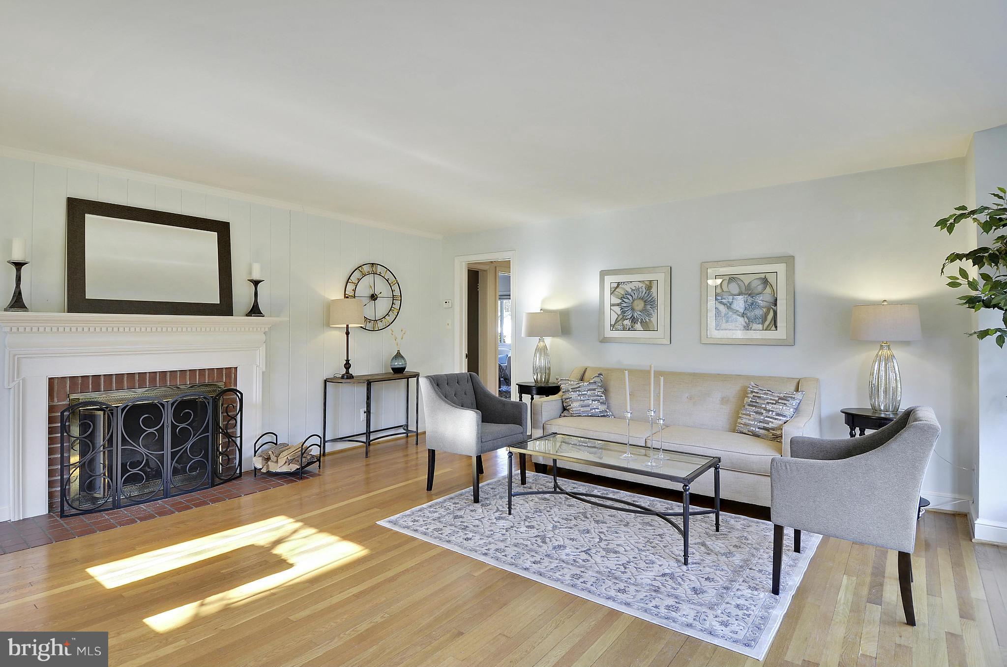4720 Edgefield Road Bethesda, MD 20814 - Photo 4 of 26 Living Room