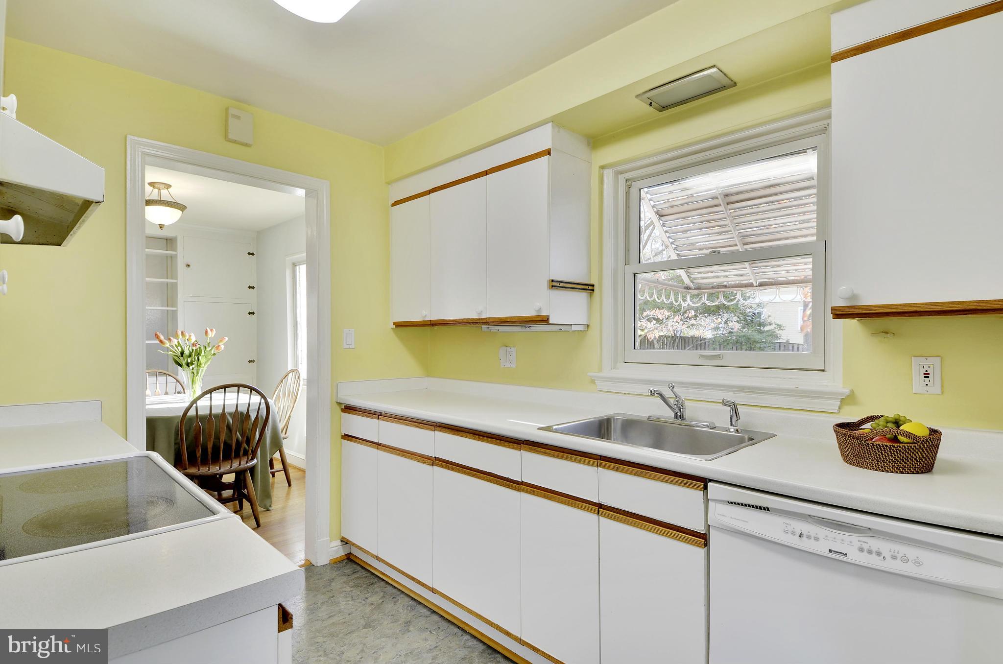 4720 Edgefield Road Bethesda, MD 20814 - Photo 8 of 26 Kitchen