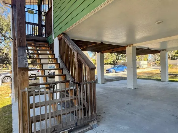 a view of entryway with a front door