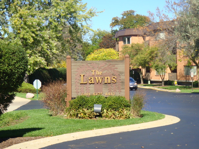 6443 Clarendon Hills Road, Unit 202 Willowbrook, IL 60527 - Photo 16 of 18 a sign on the side of the road