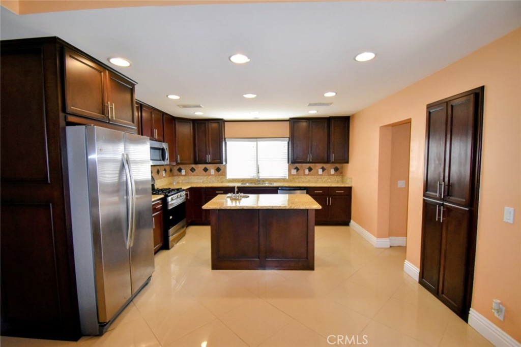 622 South Parton Street Santa Ana, CA 92701 - Photo 2 of 34