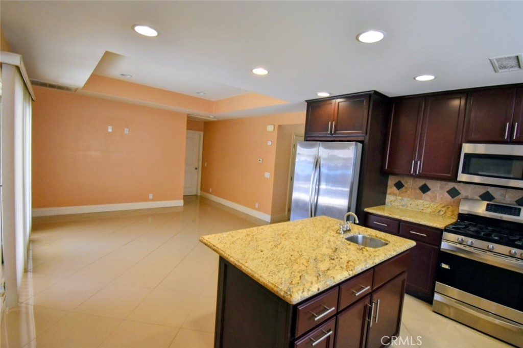 622 South Parton Street Santa Ana, CA 92701 - Photo 6 of 34