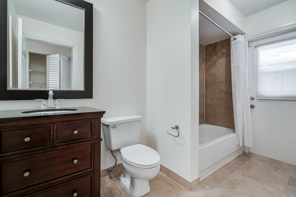 21413 Fairfield Lane Boca Raton, FL 33431 - Photo 13 of 24 Bathroom