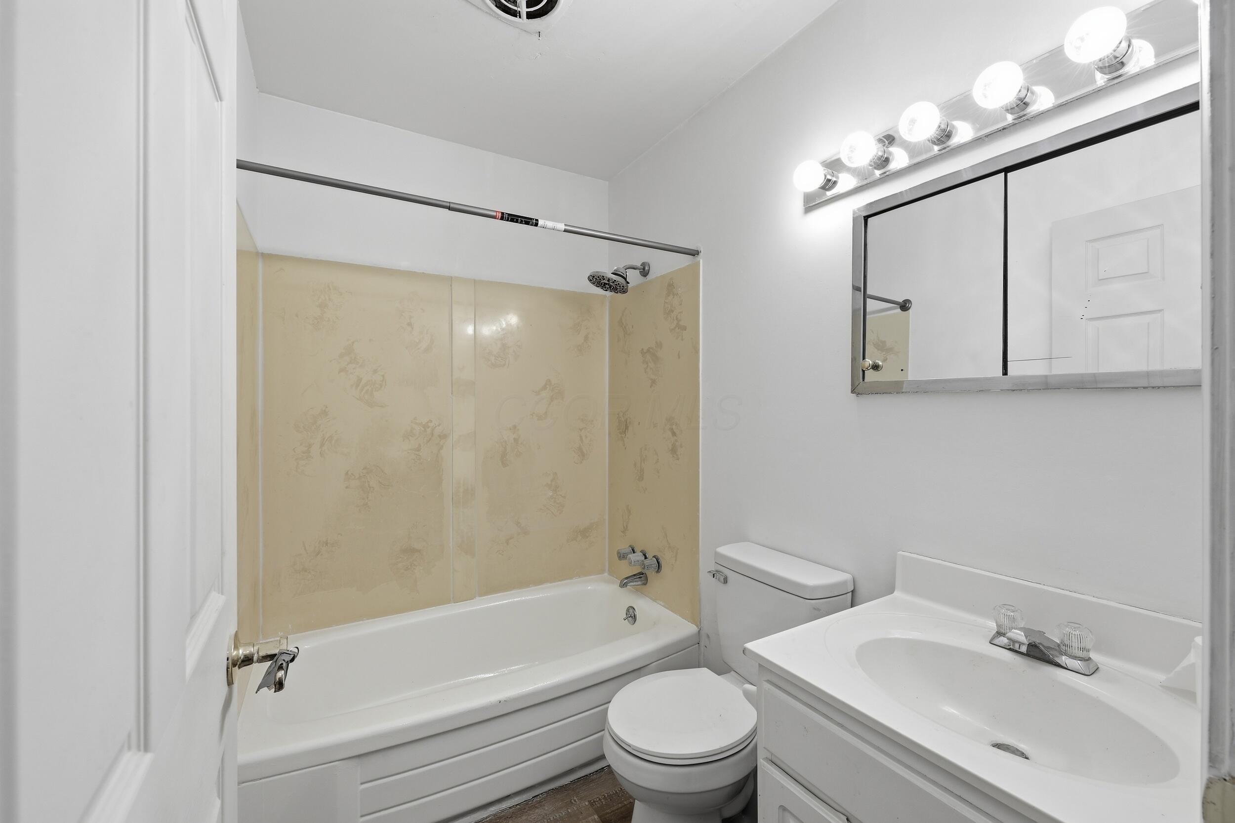 1485 Norma Road Columbus, OH 43229 - Photo 20 of 31 Updated Main Bath