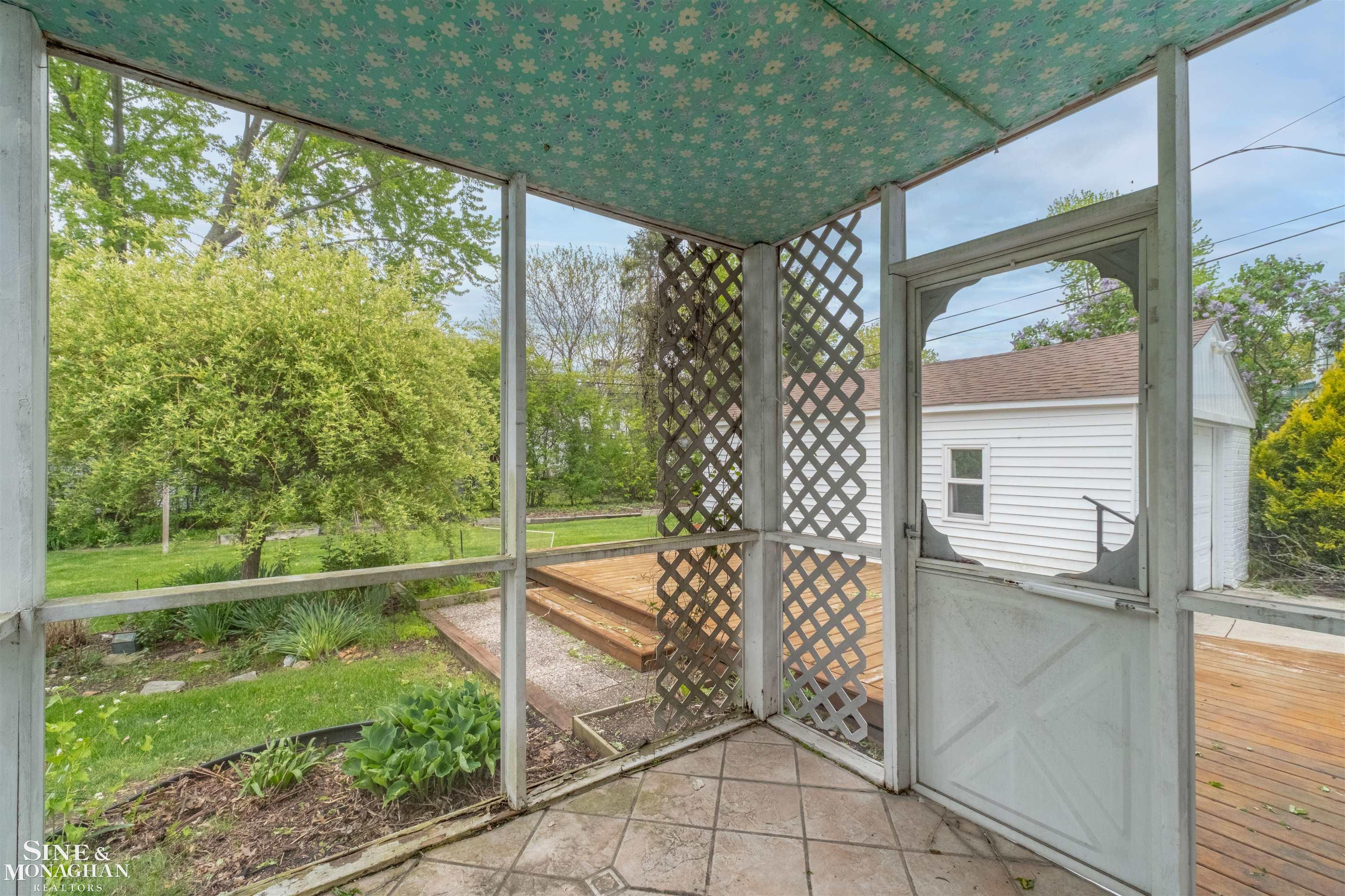 1726 Hawthorne Road Grosse Pointe Woods, MI 48236 - Photo 32 of 44