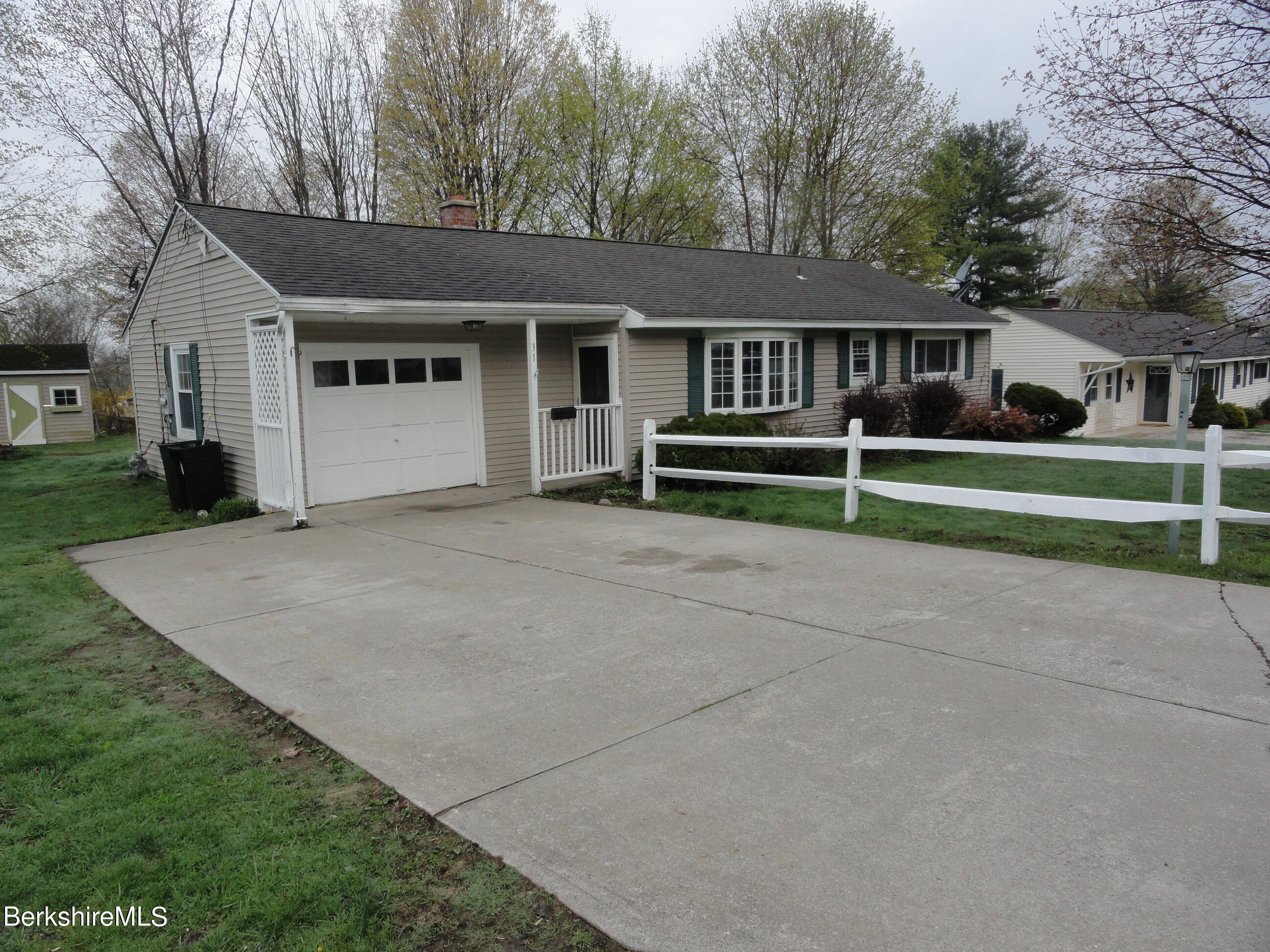 31 Edgemere Road Dalton, MA 01226 - Photo 6 of 10 Driveway