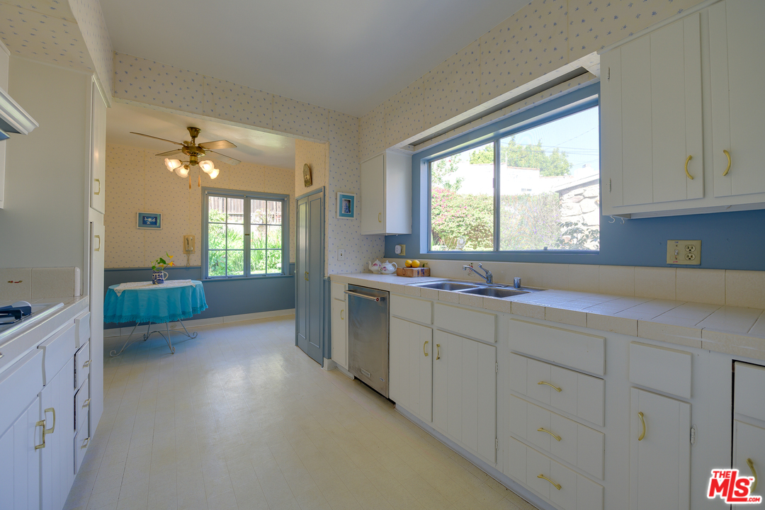 10547 Putney Road Los Angeles, CA 90064 - Photo 14 of 27 Gallery Image 14