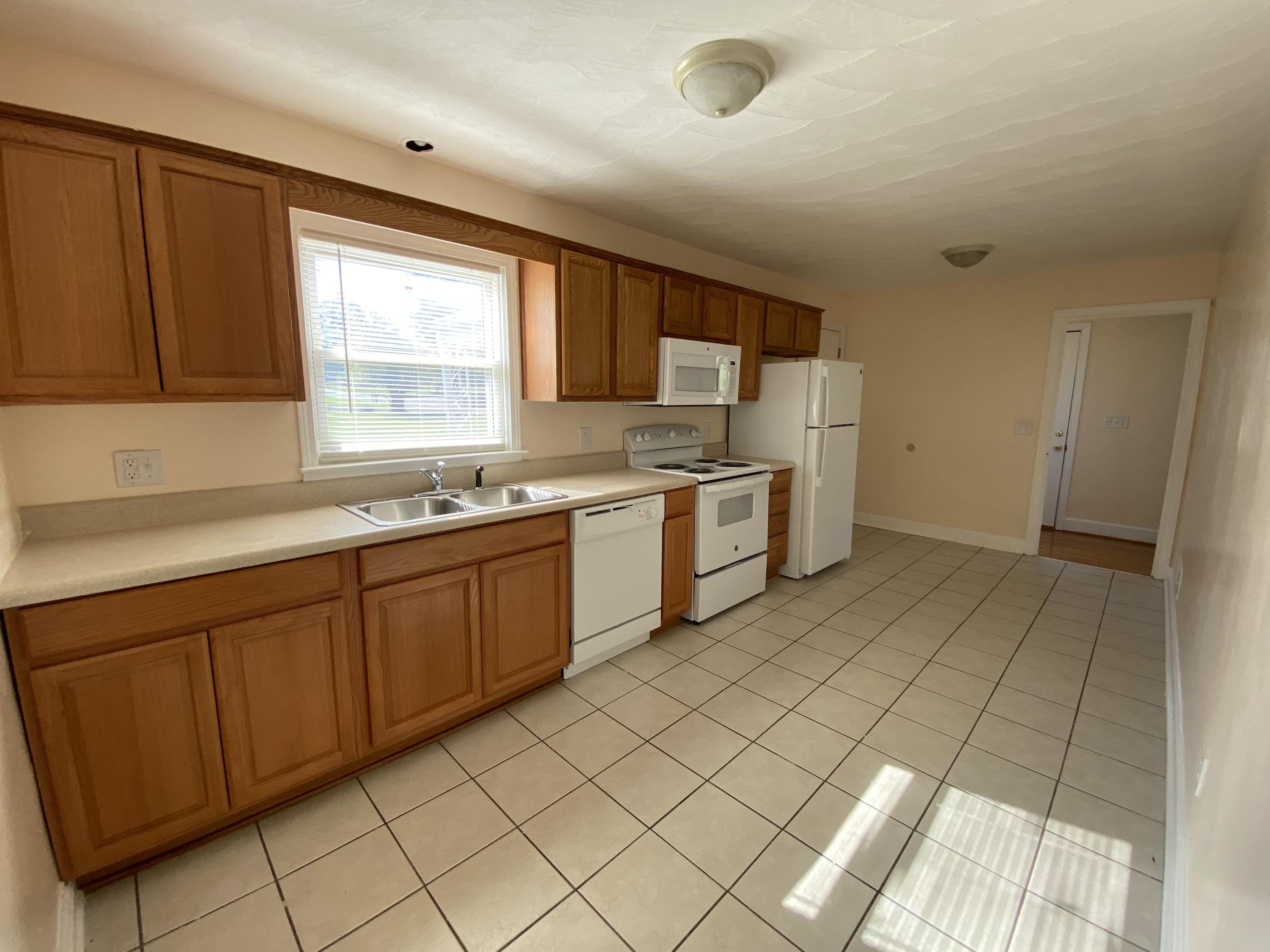 3731 Cove Road Roanoke, VA 24017 - Photo 3 of 25