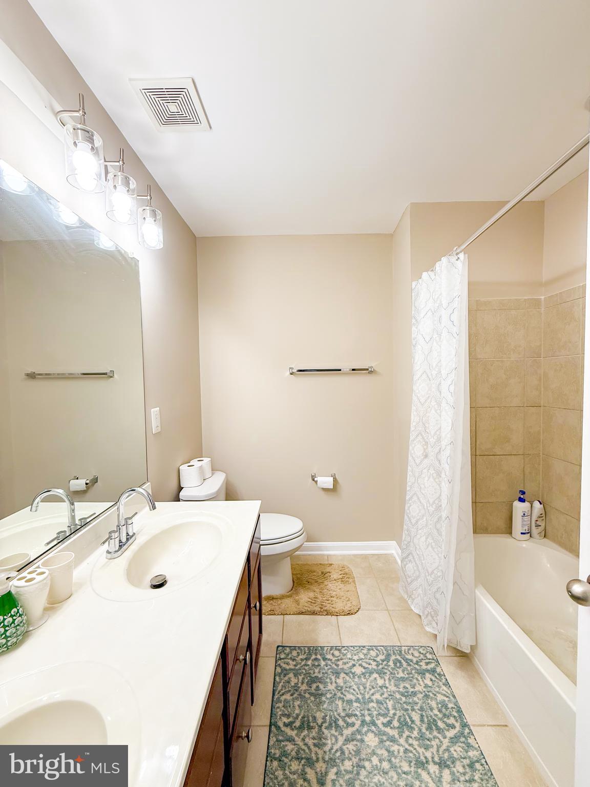 42258 Dean Chapel Square Chantilly, VA 20152 - Photo 20 of 35 a bathroom with a sink a mirror and a bathtub