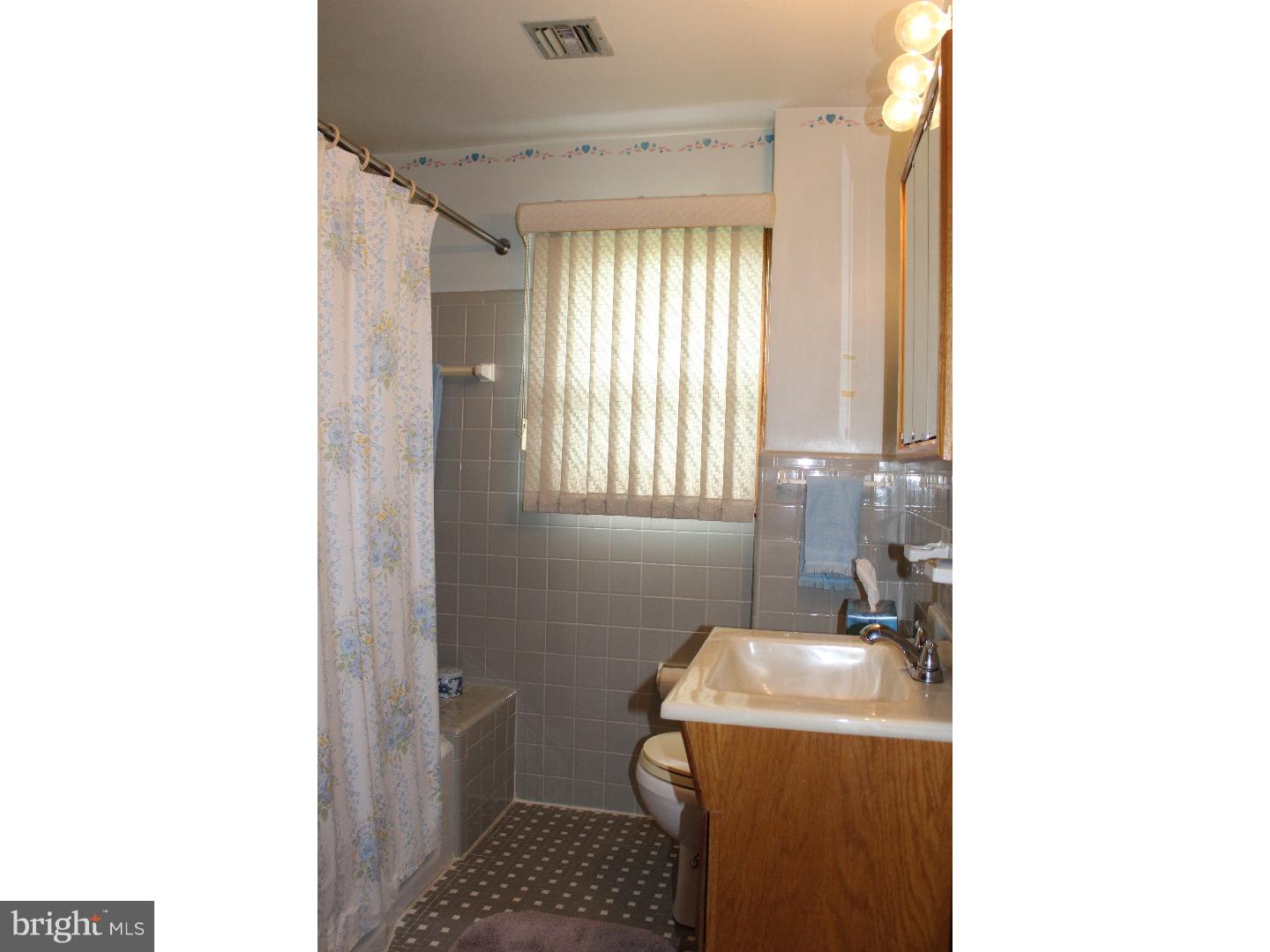 445 Rittenhouse Circle Havertown, PA 19083 - Photo 13 of 20