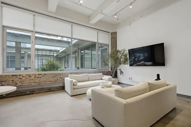 $1,995 | 700 North Washington Avenue, Unit 319, Minneapolis, MN 55401