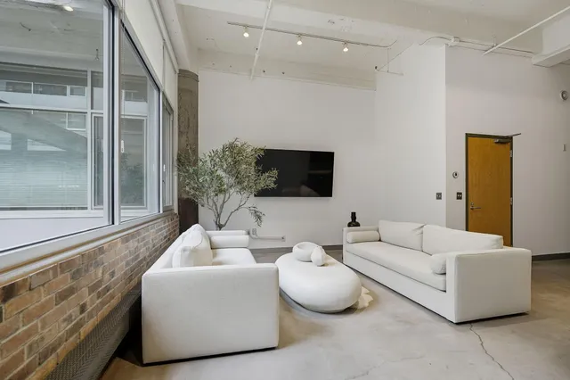 $1,995 | 700 North Washington Avenue, Unit 319, Minneapolis, MN 55401