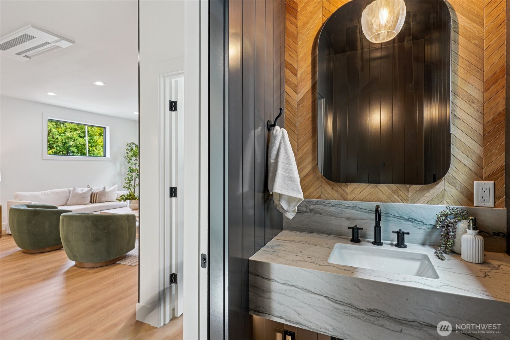 3714 Bagley Avenue North Seattle, WA 98103 - Photo 14 of 40