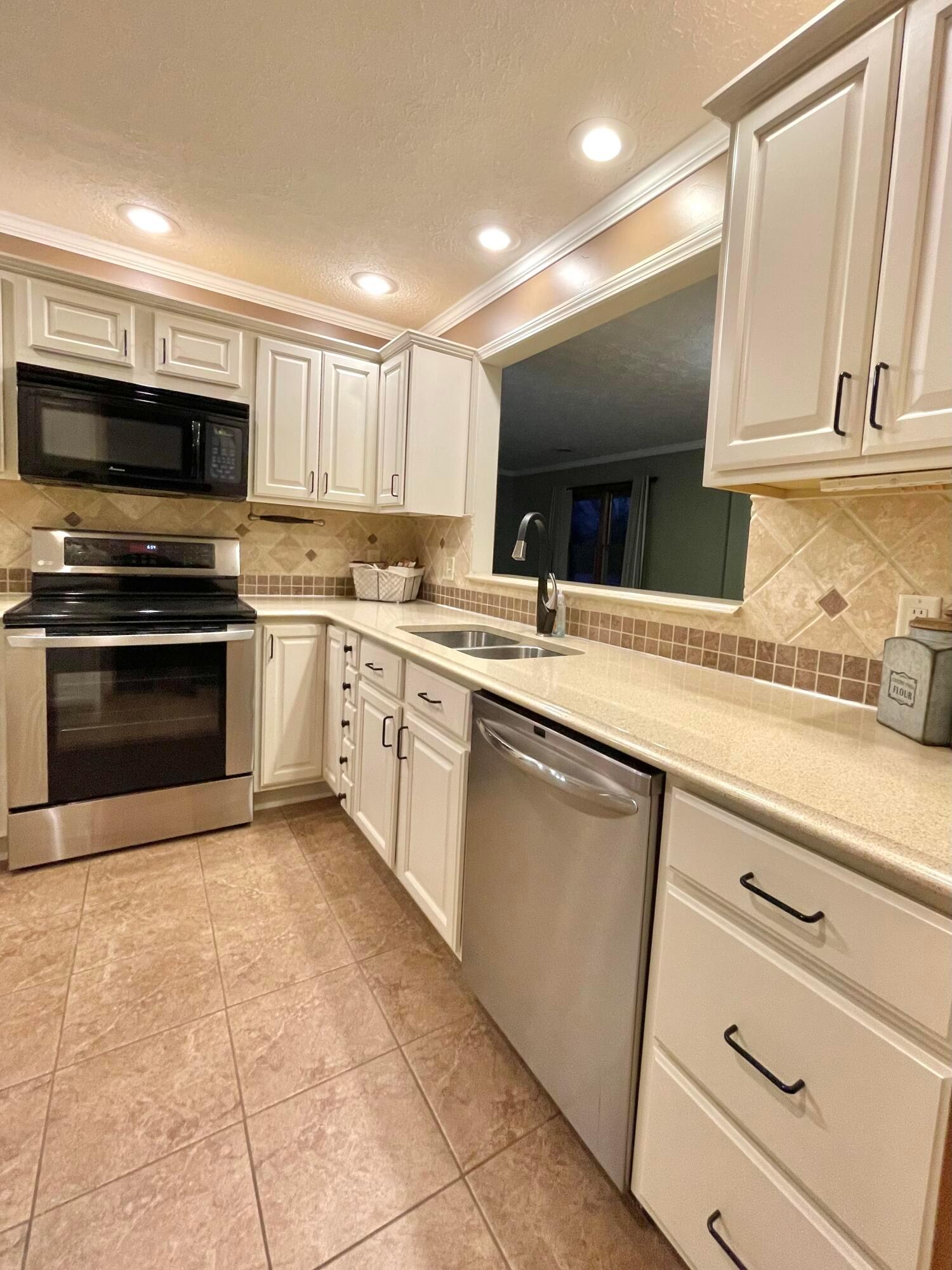 1730 Westminster Road Marion, OH 43302 - Photo 10 of 36 AA9C3F98-1858-435A-947A-E835E7D24A81