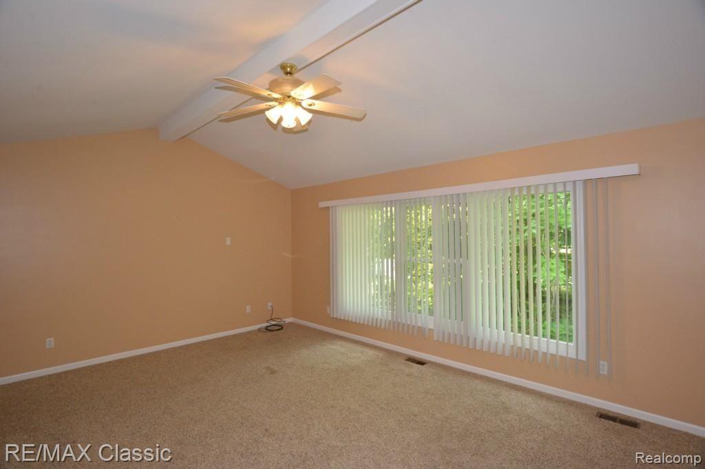 1184 Chesapeake Rochester, MI 48307 - Photo 20 of 36 21.jpg