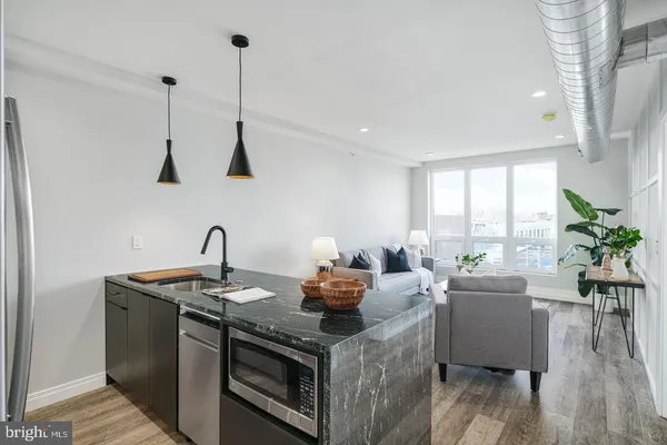 $1,695 | 526 Brown Street, Unit 207, Philadelphia, PA 19123