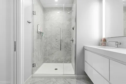 $2,065,000 | 133 Seaport Boulevard, Unit 723, Boston, MA 02210