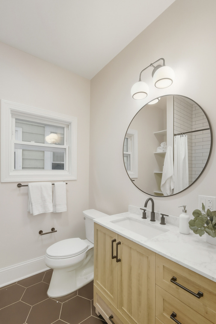 3053 North Seminary Avenue, Unit 2 Chicago, IL 60657 - Photo 11 of 12