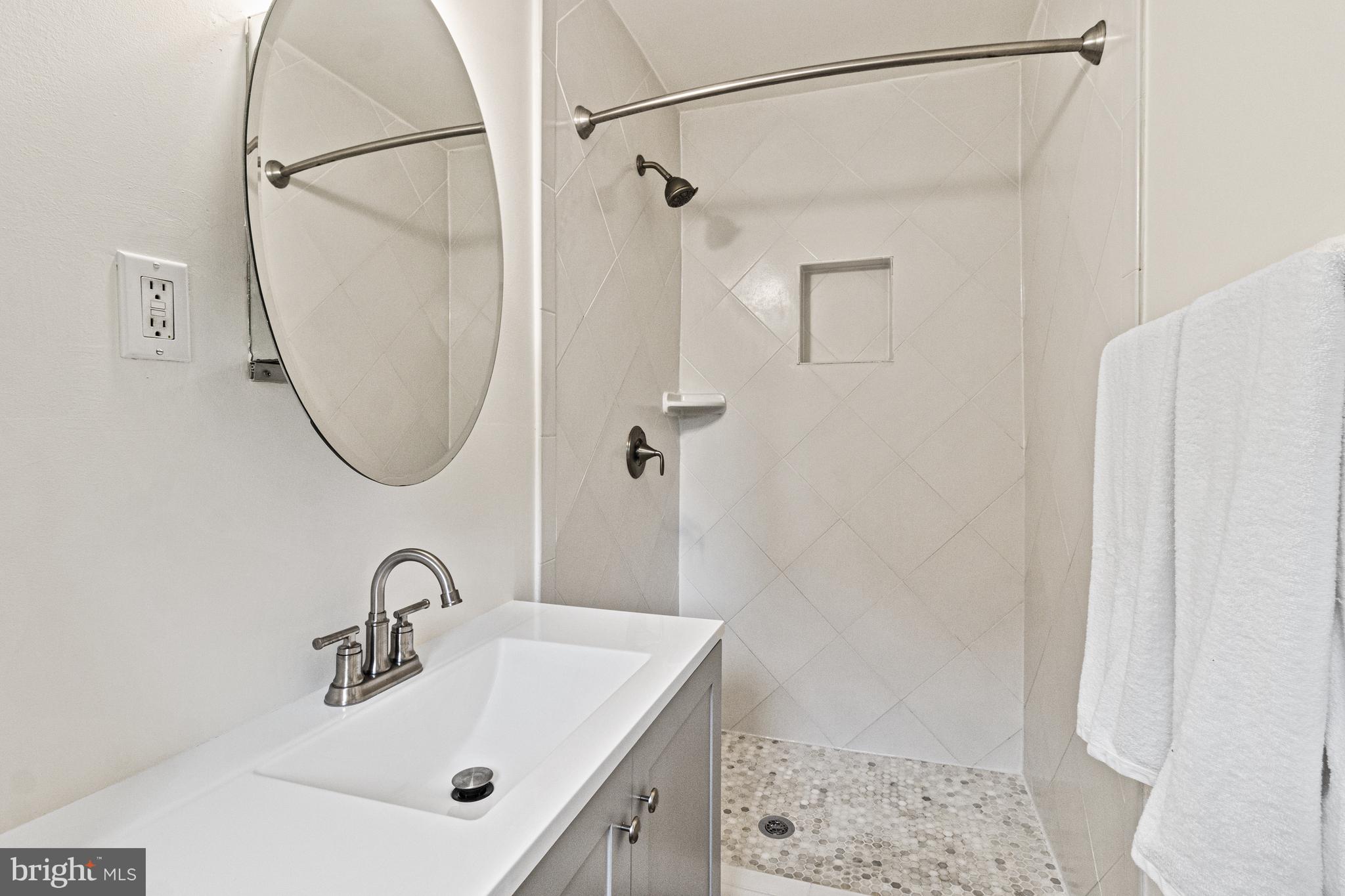 7119 Sea Cliff Road McLean, VA 22101 - Photo 17 of 43 Primary Bathroom