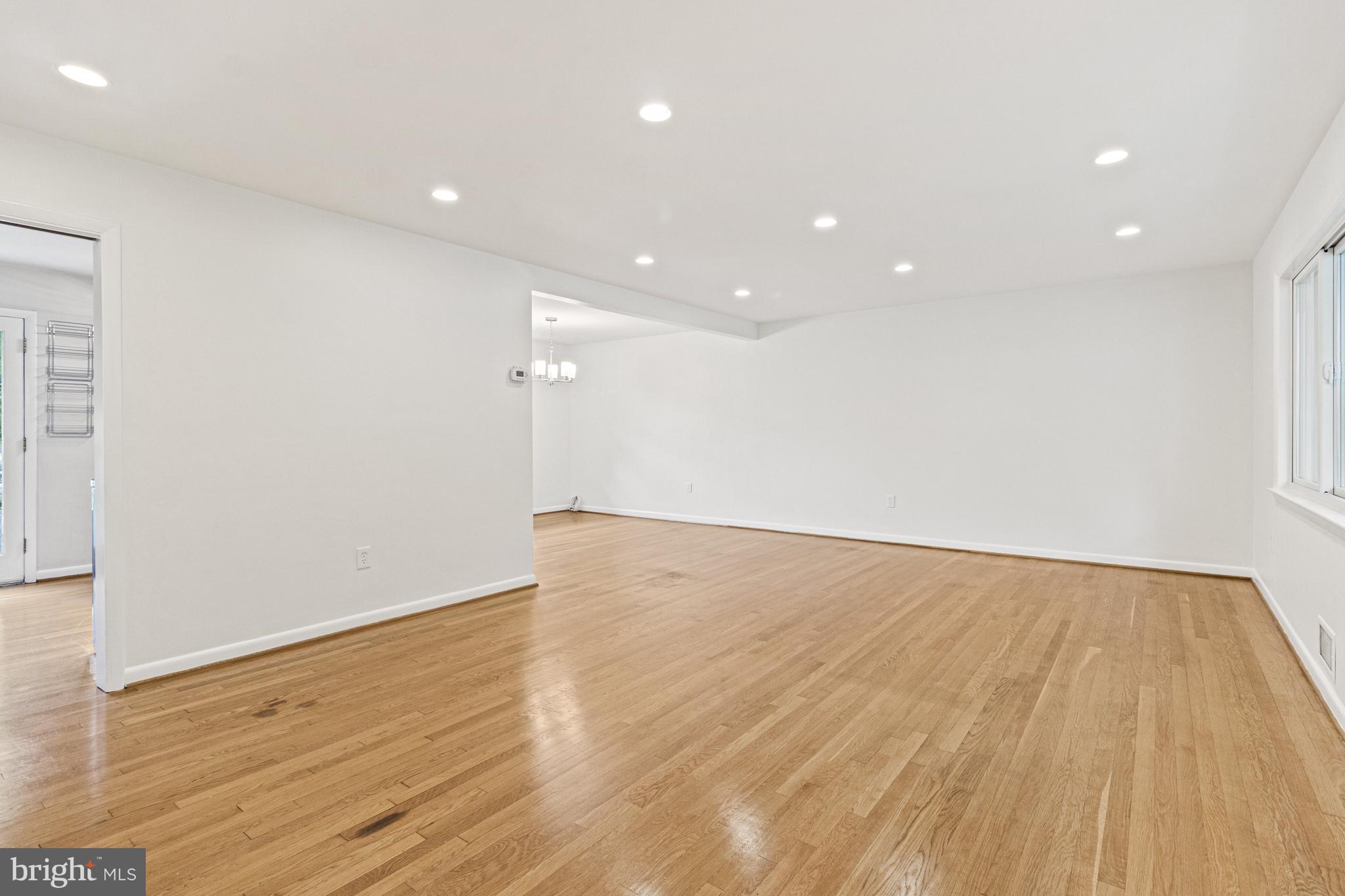 7119 Sea Cliff Road McLean, VA 22101 - Photo 4 of 43 Living Room
