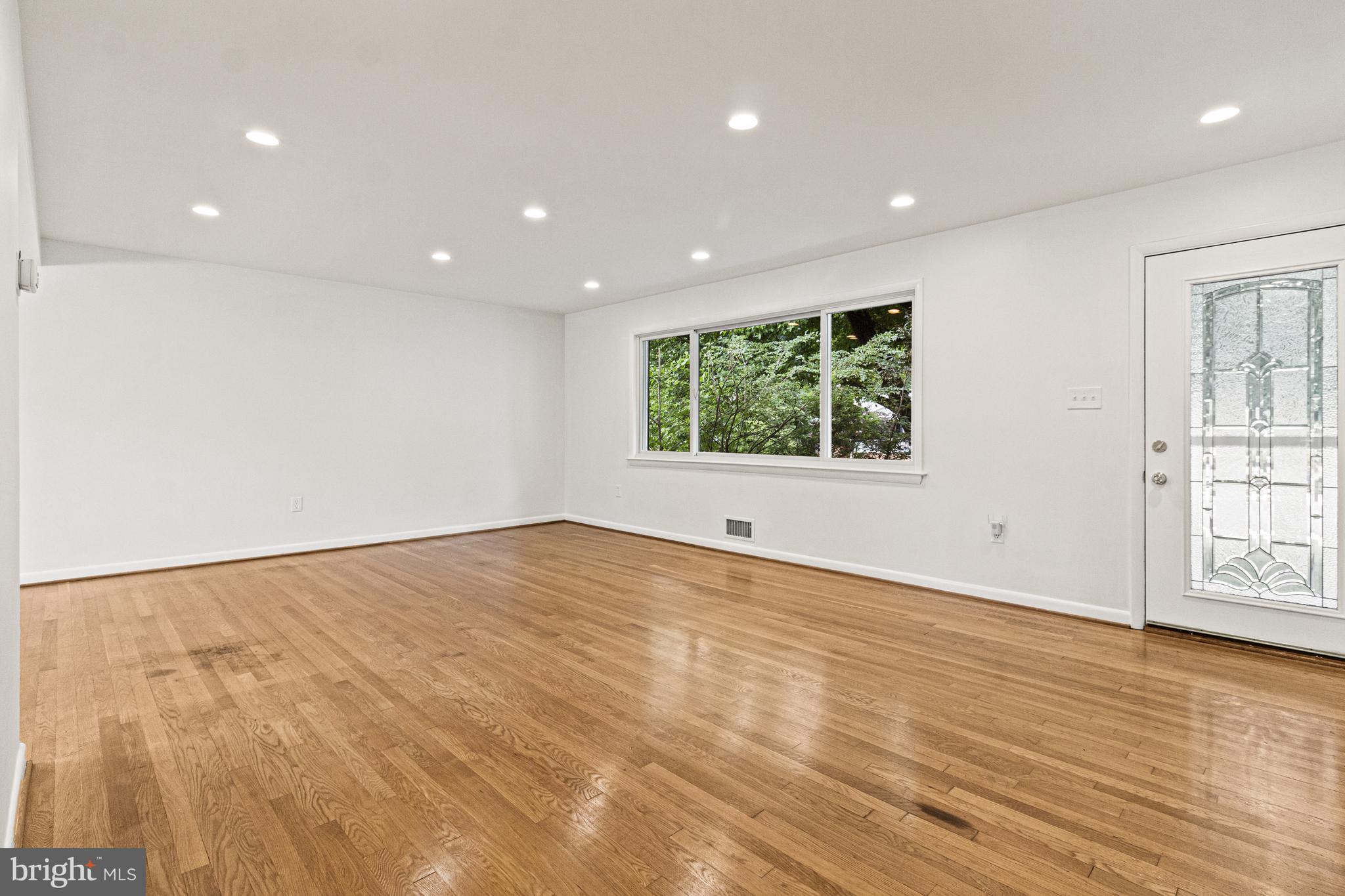 7119 Sea Cliff Road McLean, VA 22101 - Photo 5 of 43 Living Room