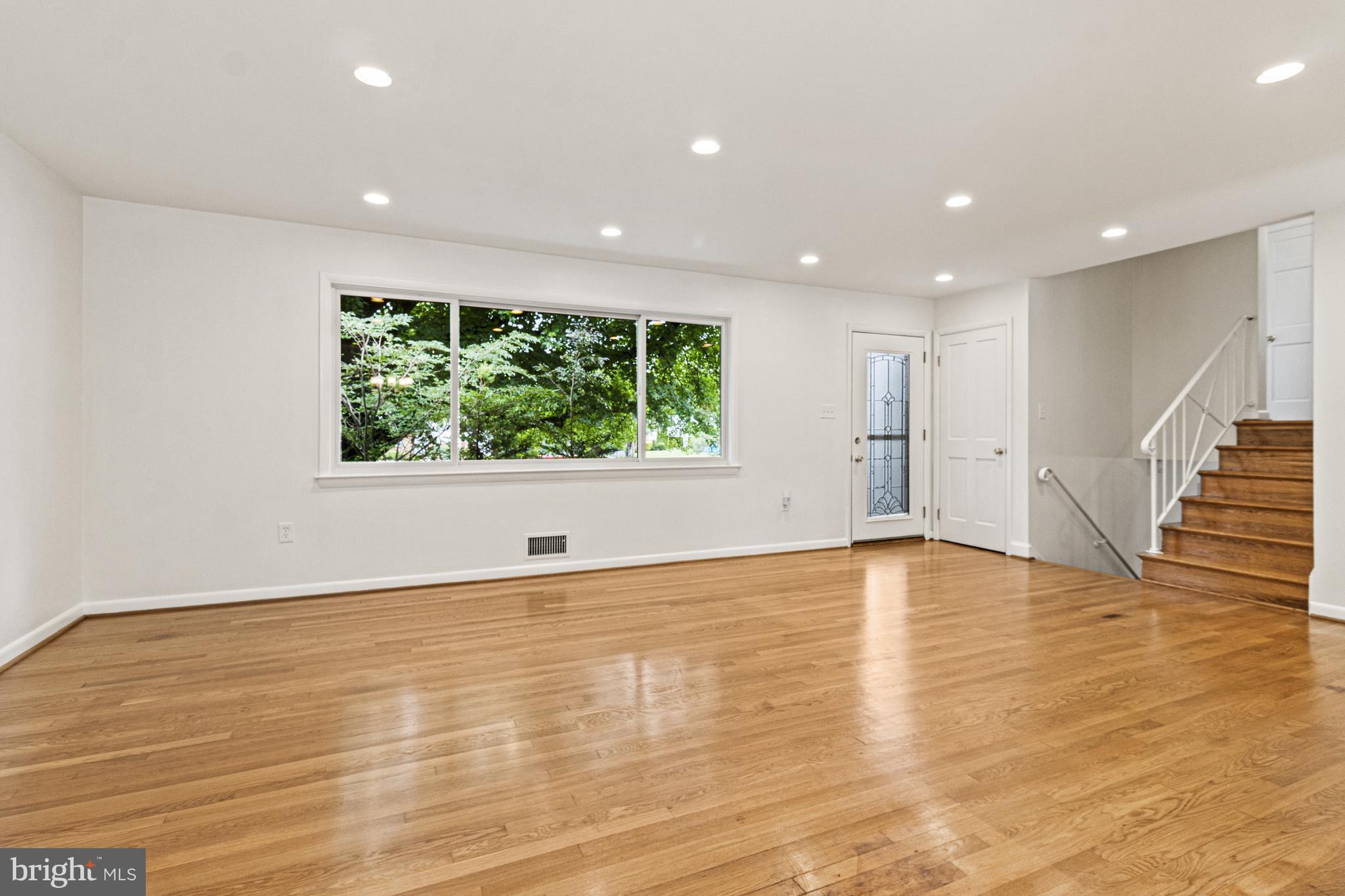 7119 Sea Cliff Road McLean, VA 22101 - Photo 6 of 43 Living Room