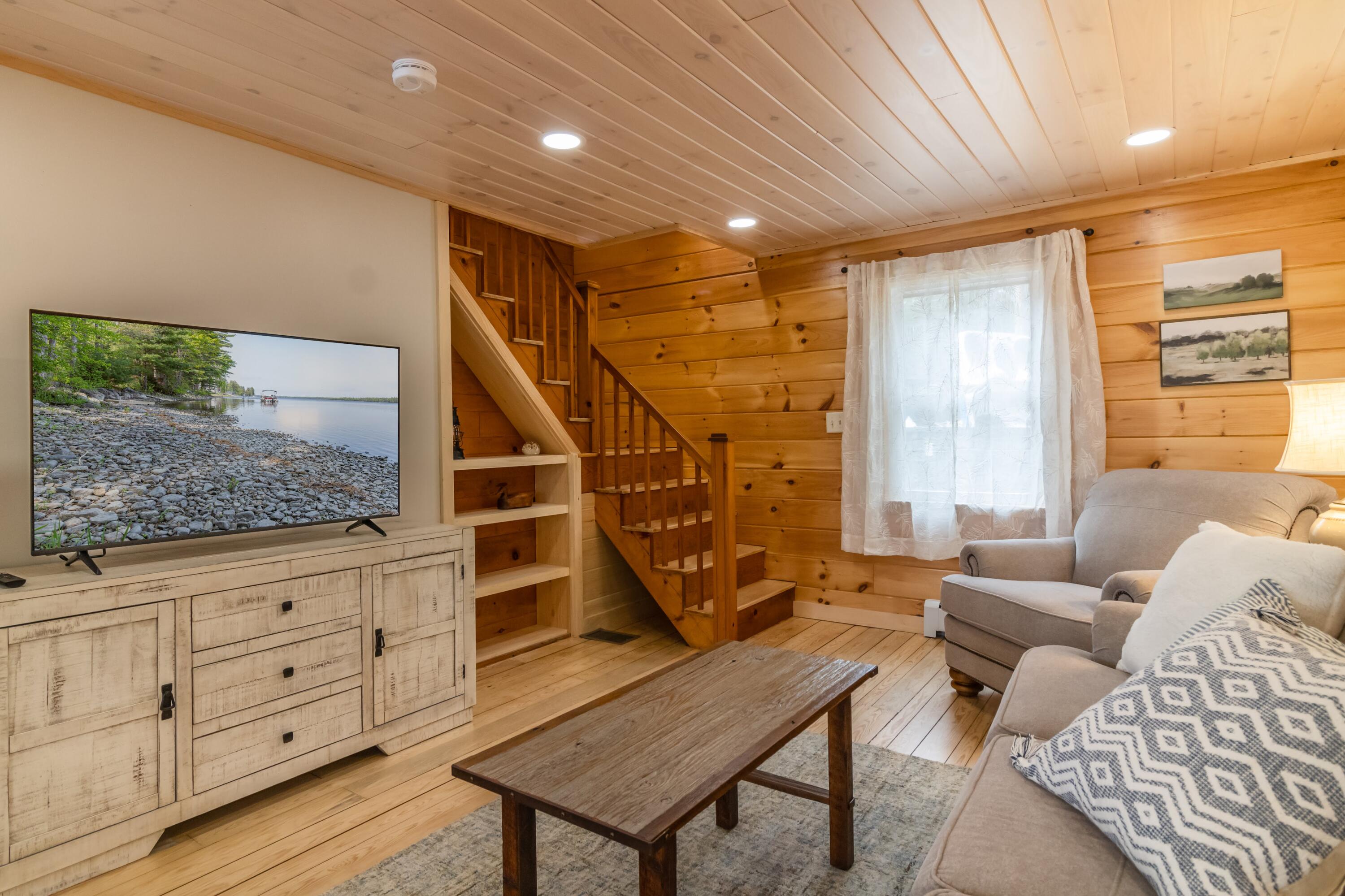 189 Scotts Point Road Clifton, ME 04428 - Photo 23 of 43 189 Scott's Point Road Interiors-11