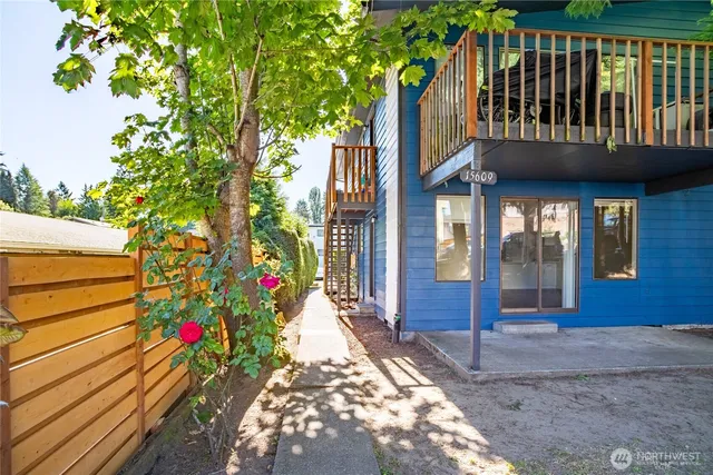 a view of a house with a backyard