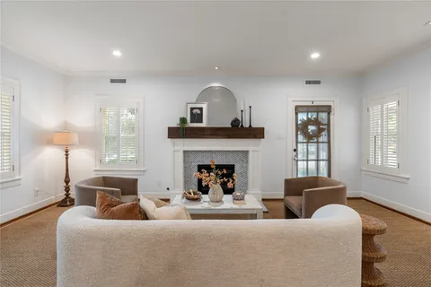 $925,000 | 1806 McDuffie Street, Houston, TX 77019