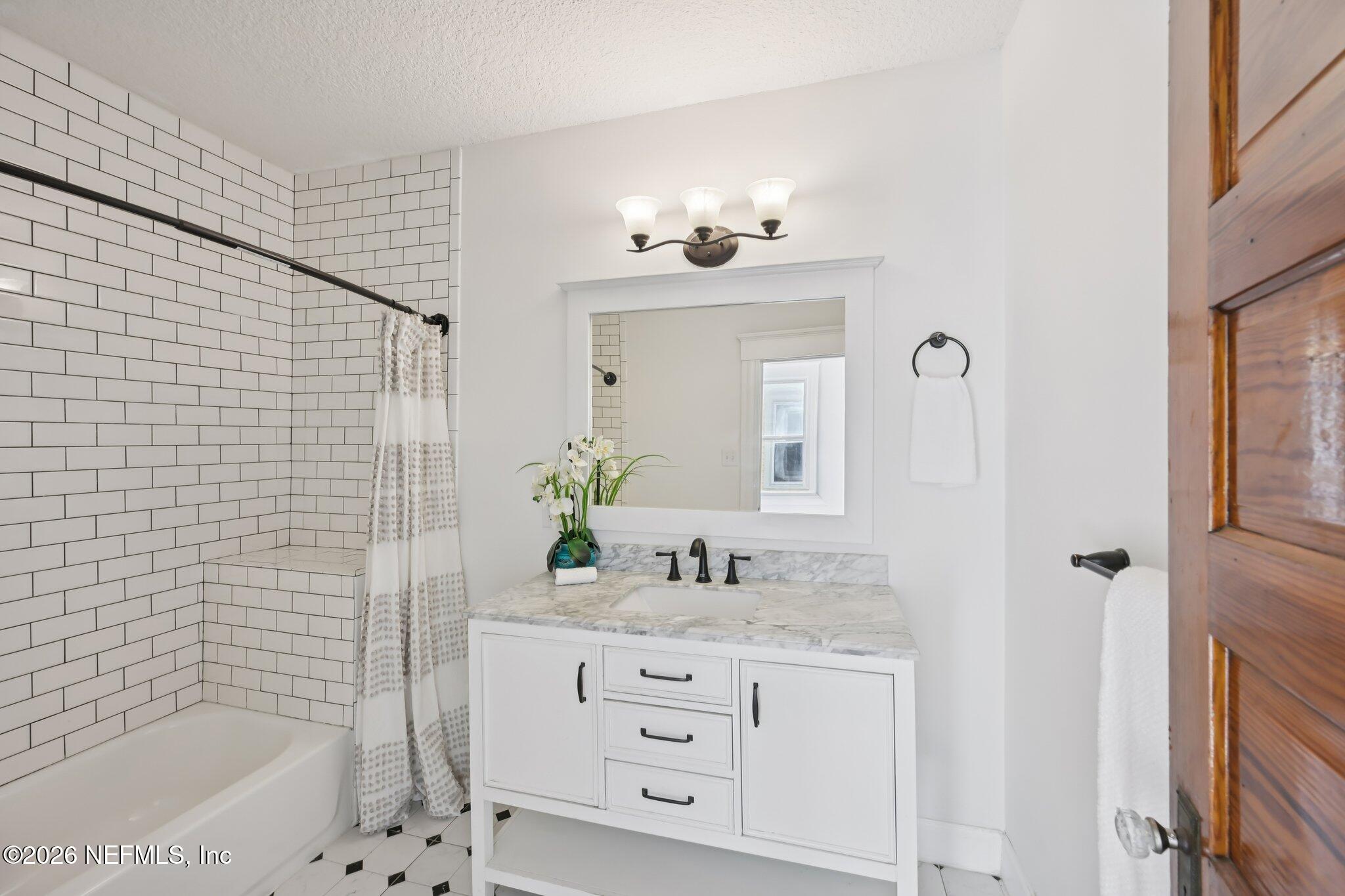 1706 Silver Street Jacksonville, FL 32206 - Photo 44 of 52 Upstairs hall bath