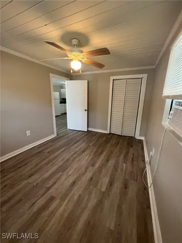 a view of empty room with washer and dryer