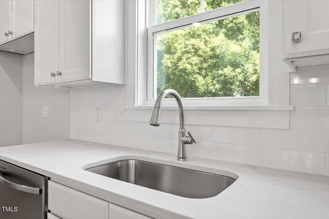 a close view of sink and tap