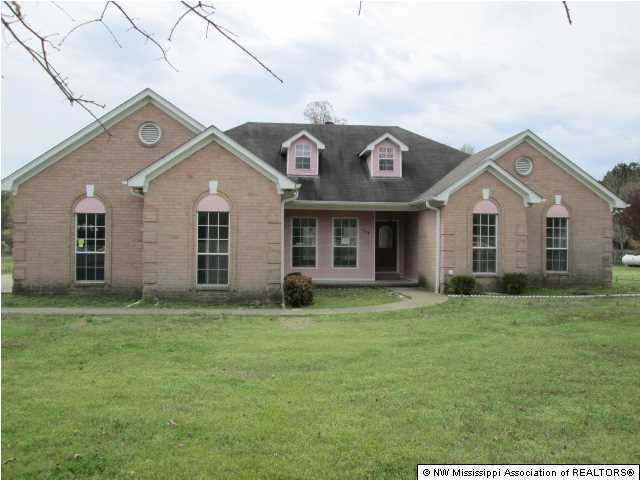 344 Country Club Road Senatobia, MS 38668 - Photo 1 of 10 Primary Photo