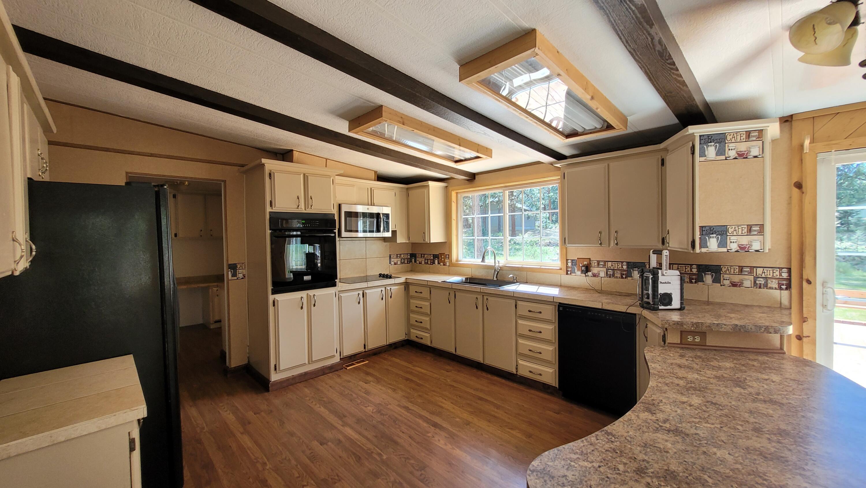 19724 Buck Canyon Road Bend, OR 97702 - Photo 4 of 38 Large spacious kitchen with plenty of space for even the gourmet chief.