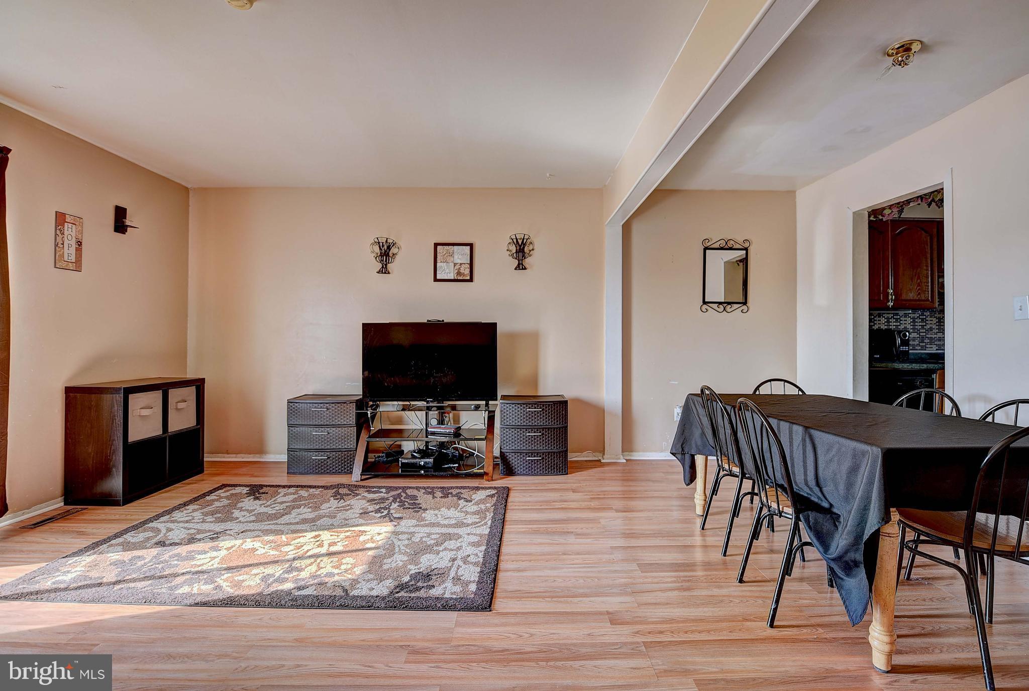 3933 Bayville Road Baltimore, MD 21220 - Photo 7 of 23 Living Room