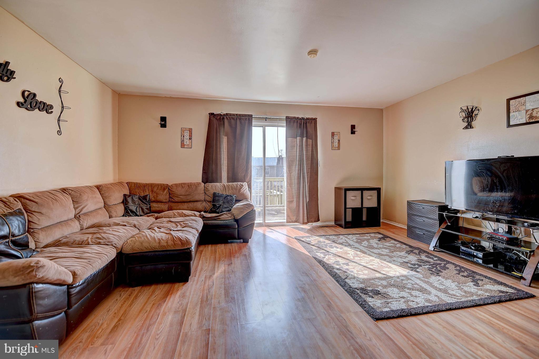 3933 Bayville Road Baltimore, MD 21220 - Photo 9 of 23 Living Room
