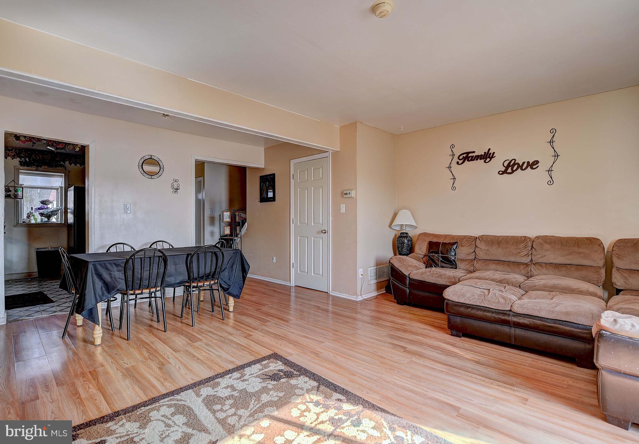 3933 Bayville Road Baltimore, MD 21220 - Photo 10 of 23 Living Room