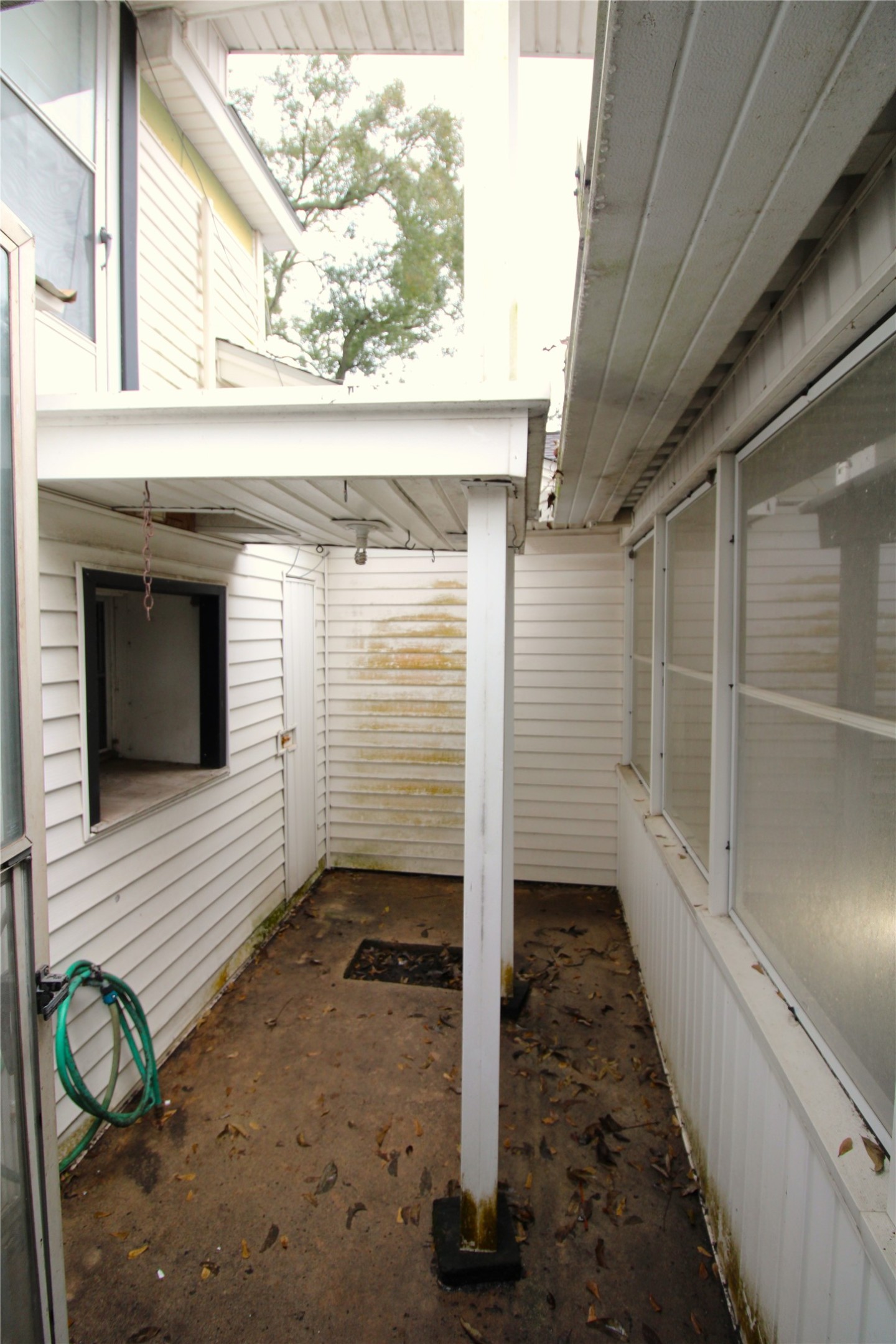 401 East 5th Street Sweeny, TX 77480 - Photo 27 of 37 Atrium