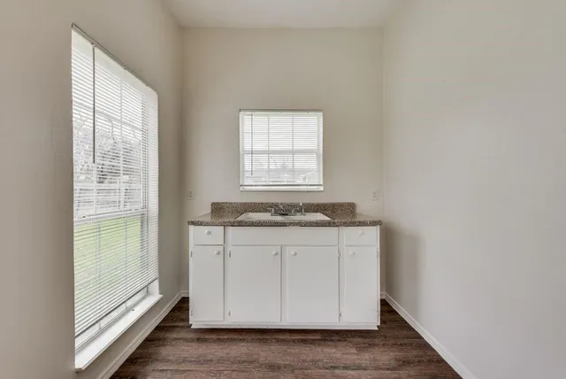 $1,850 | 4309 Martha Lane, Fort Worth, TX 76103