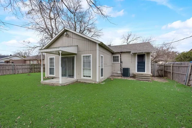 $1,850 | 4309 Martha Lane, Fort Worth, TX 76103