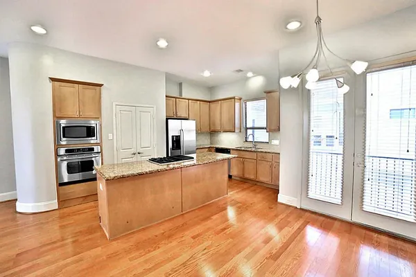 $3,200 | 407 Jackson Hill Street, Houston, TX 77007