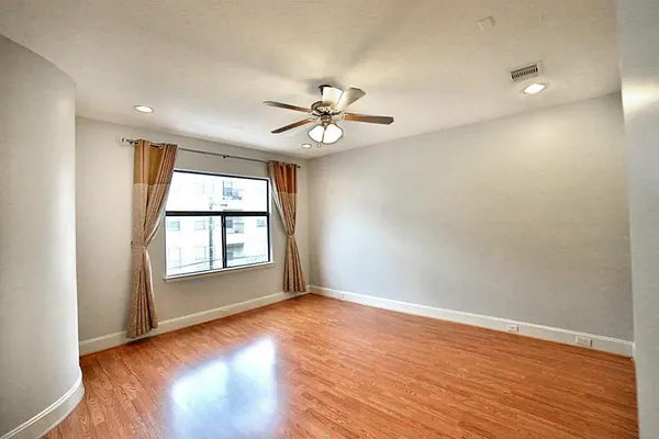 $3,200 | 407 Jackson Hill Street, Houston, TX 77007