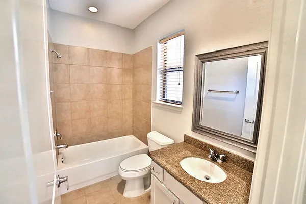 $3,200 | 407 Jackson Hill Street, Houston, TX 77007