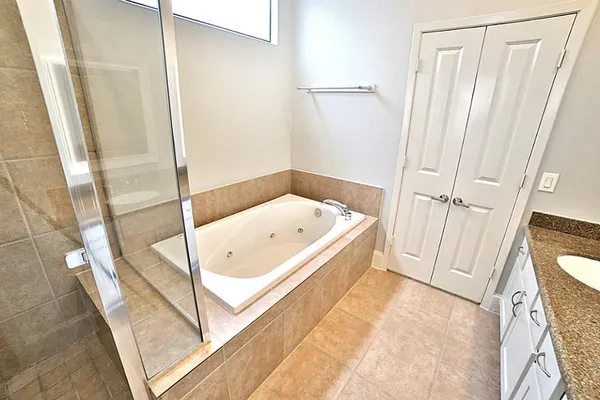 $3,200 | 407 Jackson Hill Street, Houston, TX 77007