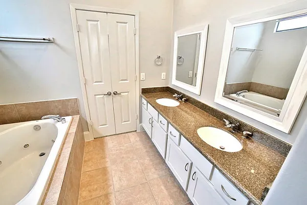 $3,200 | 407 Jackson Hill Street, Houston, TX 77007