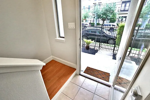 $3,200 | 407 Jackson Hill Street, Houston, TX 77007