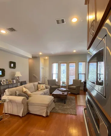 $3,200 | 407 Jackson Hill Street, Houston, TX 77007